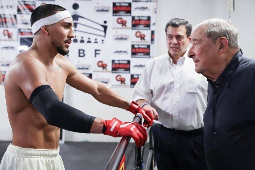Компанія промоутера Ломаченка має намір відмовитись від PPV