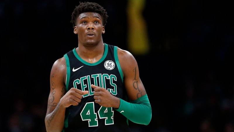 Центровой «Бостона» чуть не оторвал кольцо в Madison Square Garden, исполнив лучший данк игрового дня в НБА