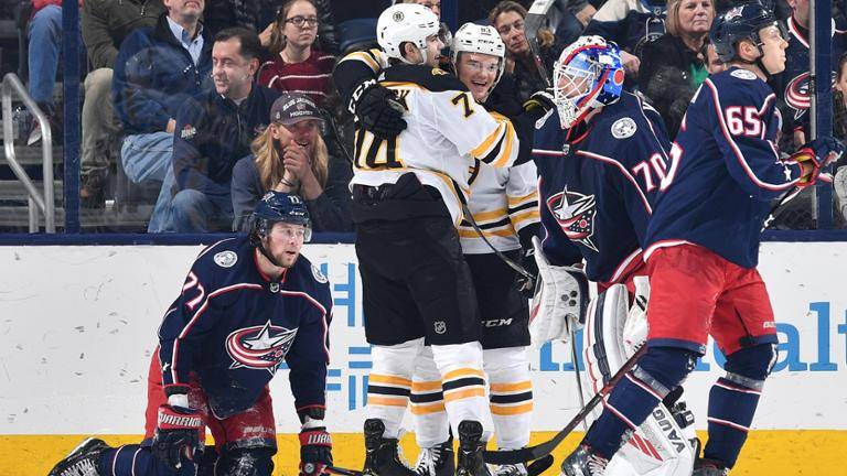 «Коламбус» пропустил шесть шайб от «Бостона», но остался в борьбе за плей-офф 