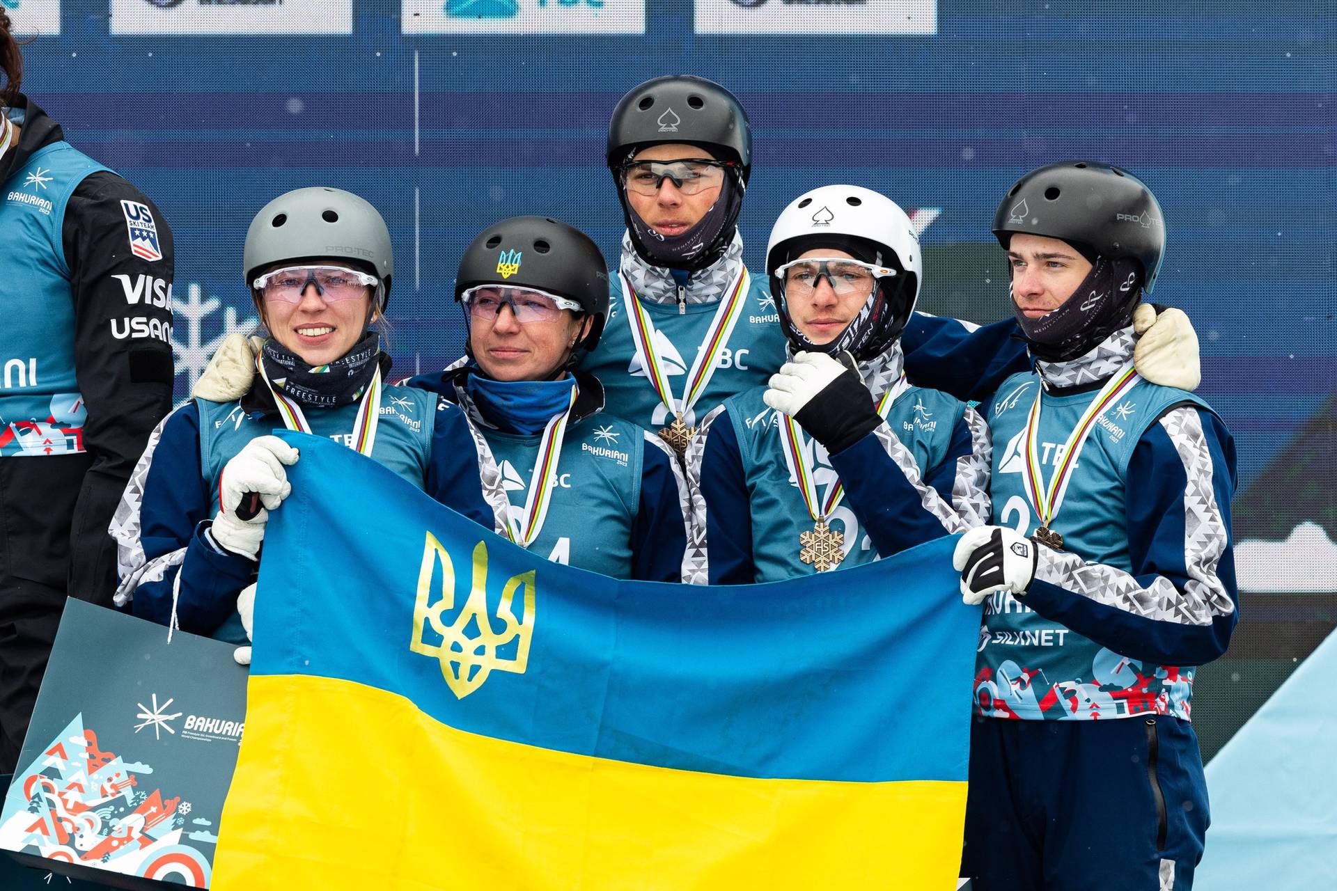 Историческая медаль чемпионата мира по фристайлу, наш чемпион мира в ММА, нокаут в первом раунде и много футбола