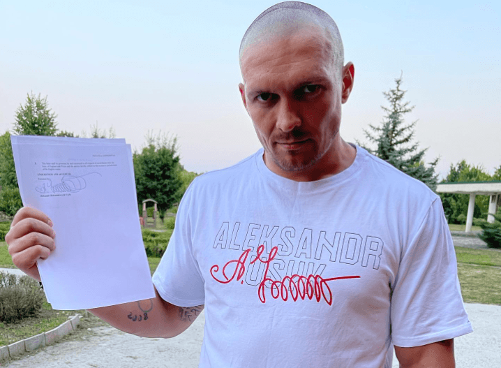 «Дорогу осилит идущий». Усик отреагировал на подписание контракта на бой с Джошуа