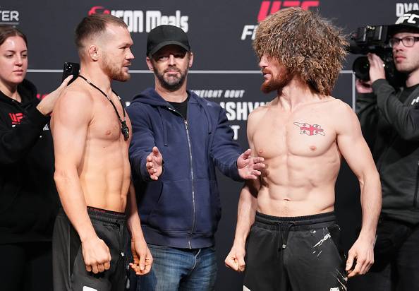 российский боец ударил друга Украины во время церемонии взвешивания UFC Fight Night 221