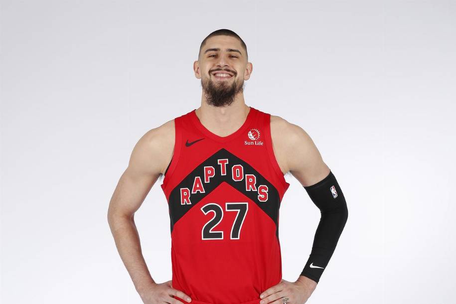 Лень помог «Торонто» обыграть «Нью-Йорк»