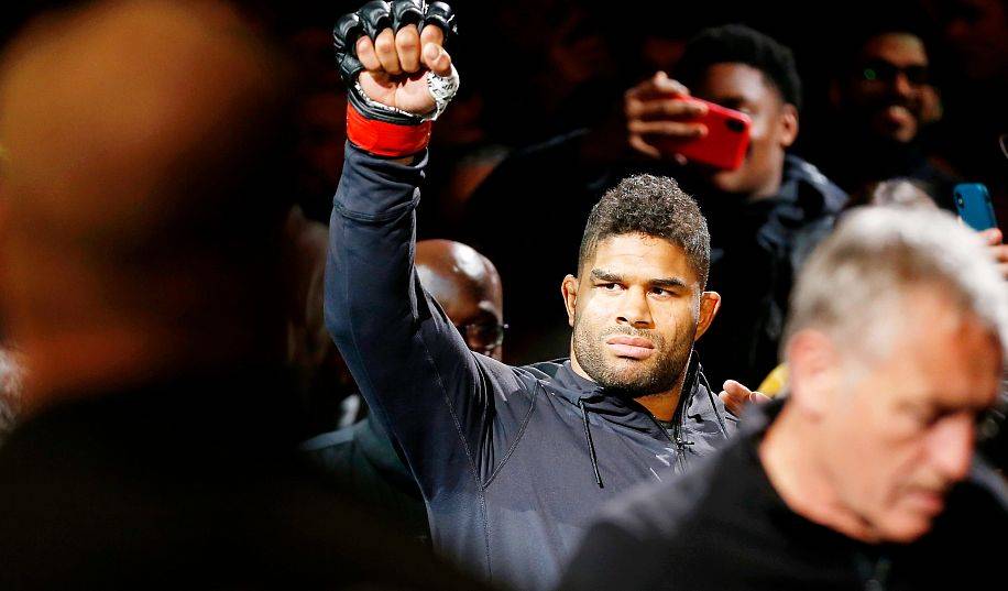 Оверім про маленьких гонорарах в UFC: «Там хоча б платять своїм бійцям»
