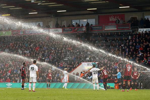 Система полива поля внезапно включилась во время матча АПЛ