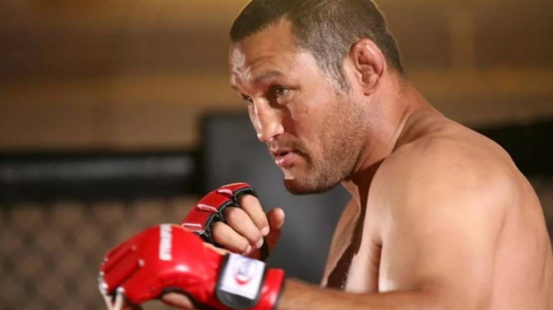 Ексбоєць UFC порівняв Джонса зі спійманим на допінгу Армстронгом