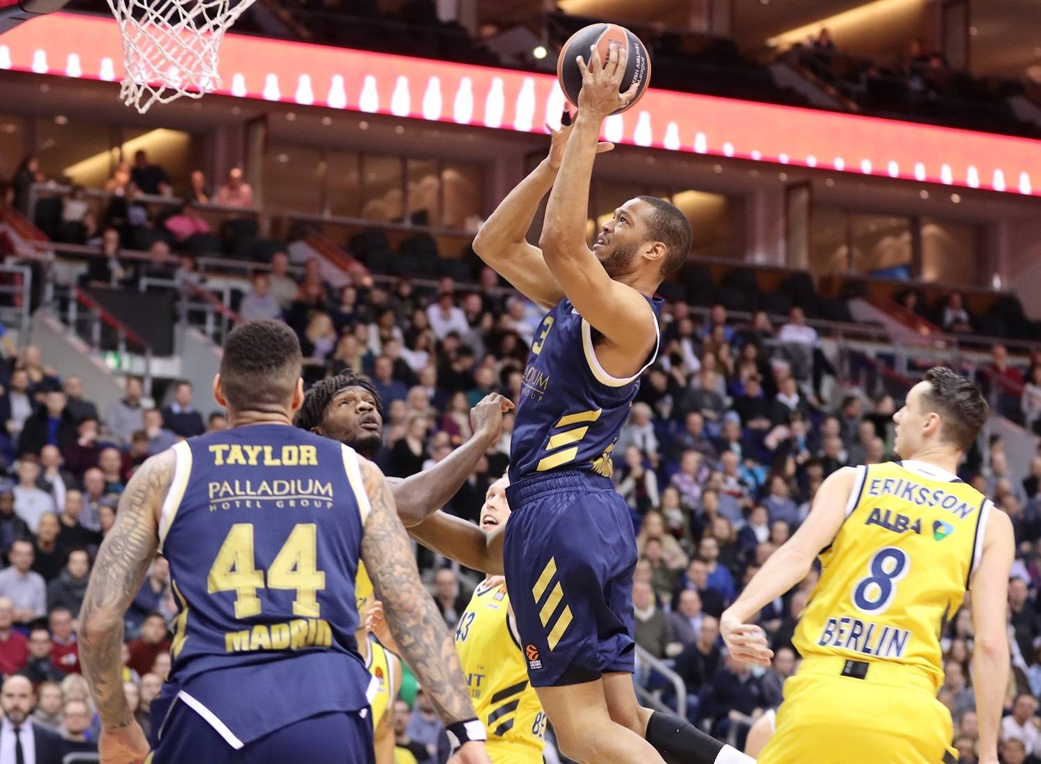 «Реал» второй раз в сезоне переиграл «Альбу», а «Олимпиакос» оказался сильнее ЦСКА