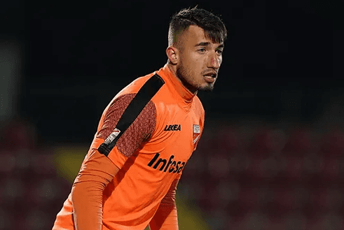 Польський голкіпер в чемпіонаті Італії забив супернику з 80 метрів зі штрафного. Відео