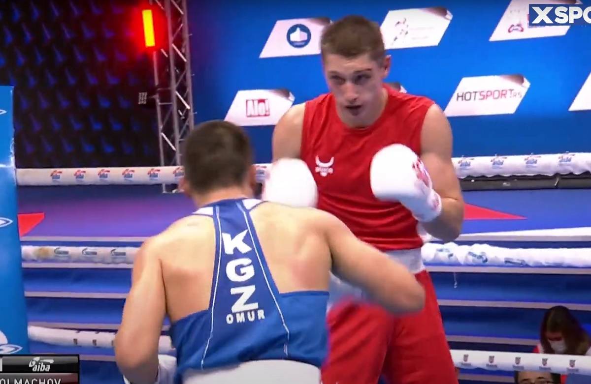Толмачов в односторонньому поєдинку завершив виступи на чемпіонаті світу