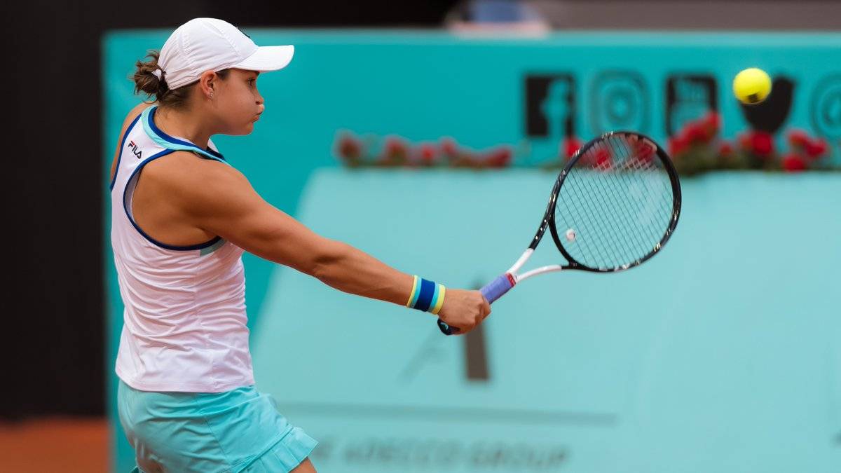 Барти проиграла первый сет, но затем уничтожила Путинцеву на пути в четвертьфинал турнира в Мадриде