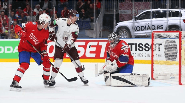 Латвия уверенно обыграла норвежцев, забросив в ворота соперника 4 шайбы 
