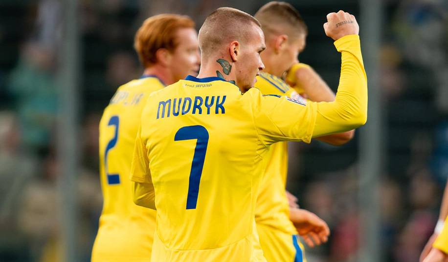 Конкурент Мудрика у збірній України не бажає вінгеру Челсі зла
