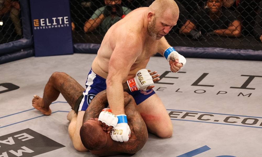 Харитонов забив Спонга, екс-чемпіон UFC впевнено виграв бій на турнірі Eagle FC 44