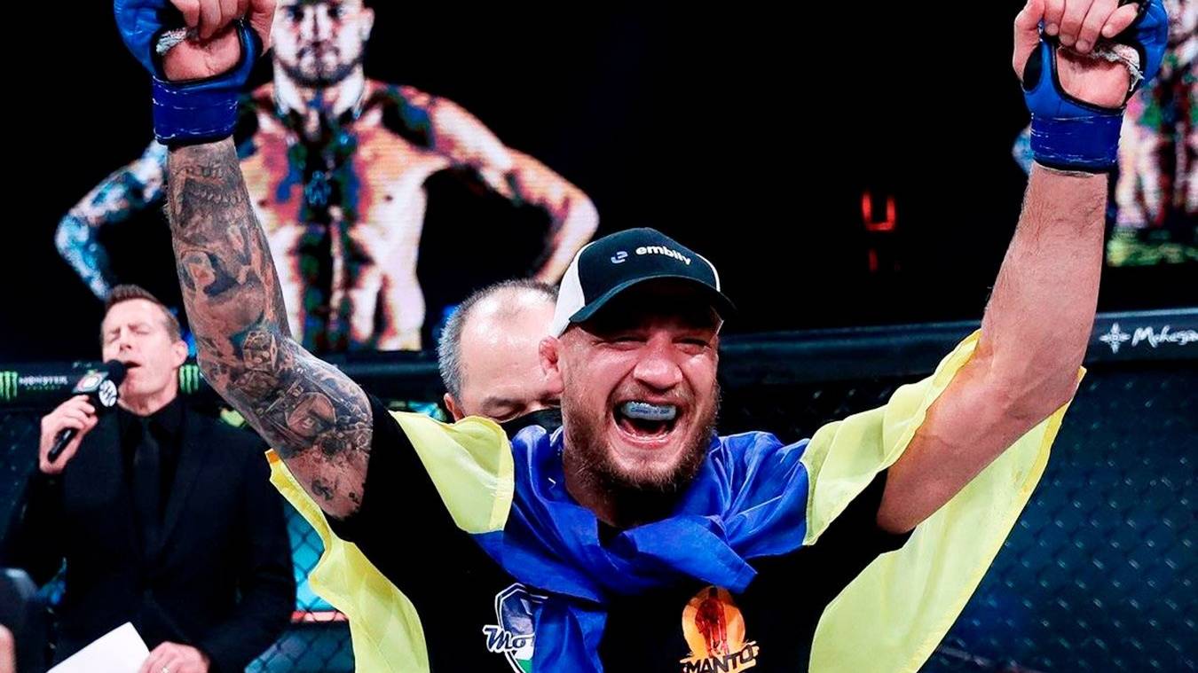 Амосов почав фінальний етап підготовки до захисту титулу на турнірі Bellator 291