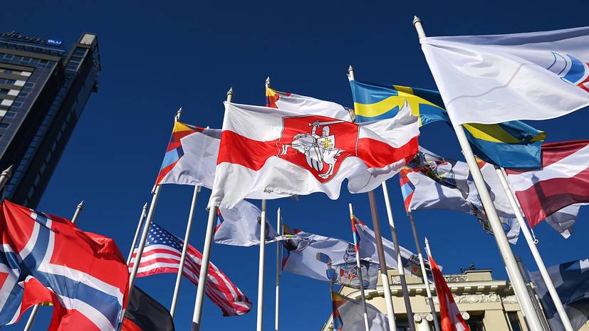 У посольстві Латвії в Росії не бачать недружнього жесту в заміні прапорів РФ на ОКР