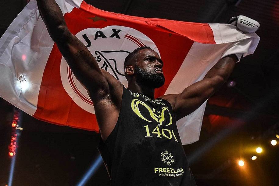 Гроенхарт нокаутировал Джонса на шоу Glory 70