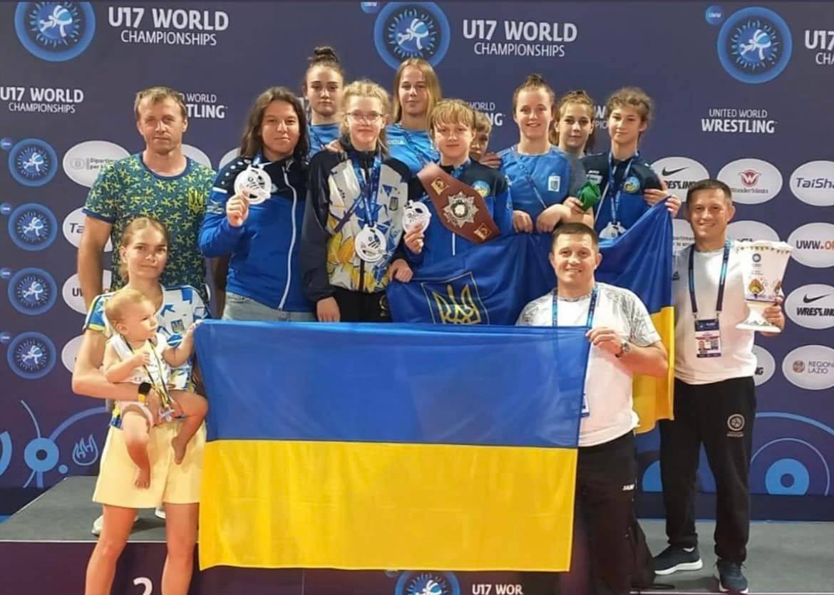 Они вновь среди лучших. Сборная Украины U-17 по женской борьбе – в топ-3 общекомандного зачета чемпионата мира