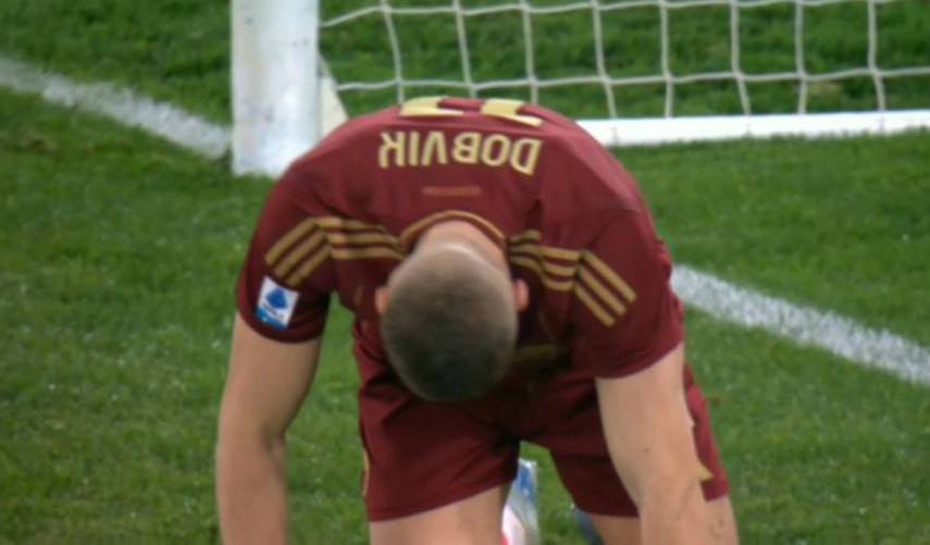 Довбик играл против Аталанты в футболке с перепутанными буквами в фамилии