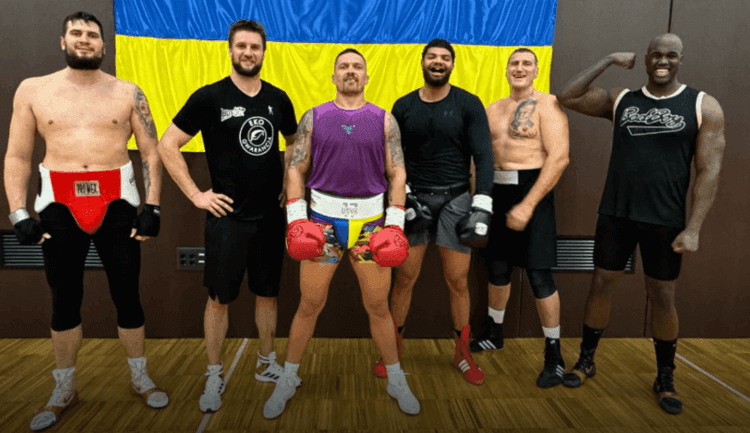 Що за 5 велетнів допомагають Усику перемогти Ф'юрі у бою за абсолют