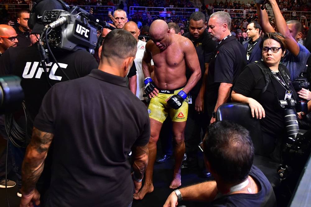 Несмотря на опасения, колено Андерсона Силвы не травмировано