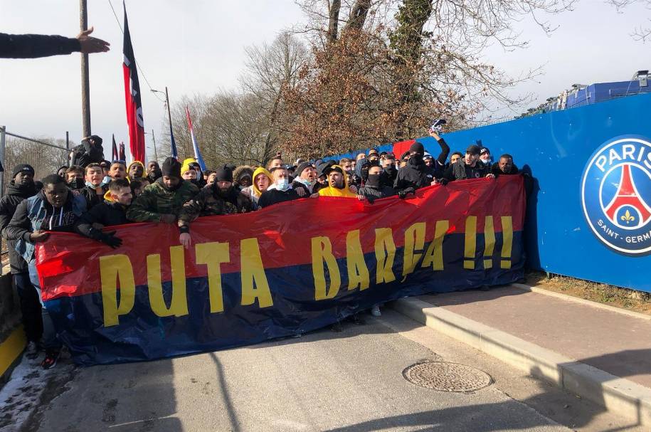 Болельщики «Барселоны» отомстили ПСЖ – обматерили команду и запускали фейерверки под отелем
