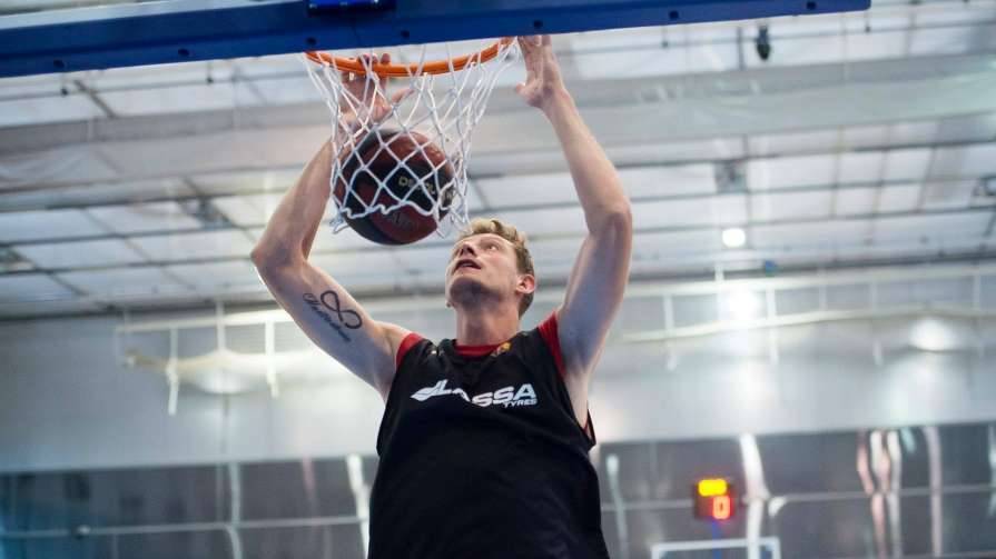 Пустовой – звезда. Его реакция на попадание форварда «Барселоны» даже лучше, чем сам бросок