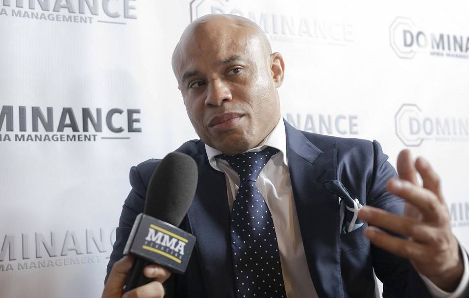 Он реально дикий. Менеджер Хабиба снова нападает на людей