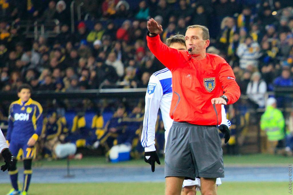 Арбитр, которого ненавидят фанаты «Динамо», работал на матче в оккупированном Крыму, где игроки вышли в футболках с буквами «Z»