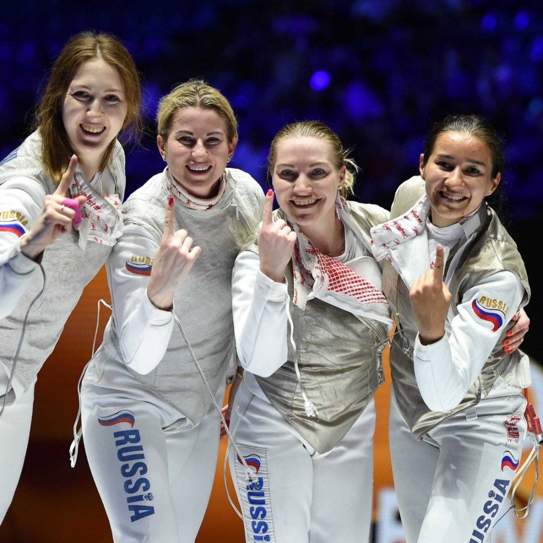 Россия в непростой борьбе с Италией завоевала золото чемпионата мира в командной рапире