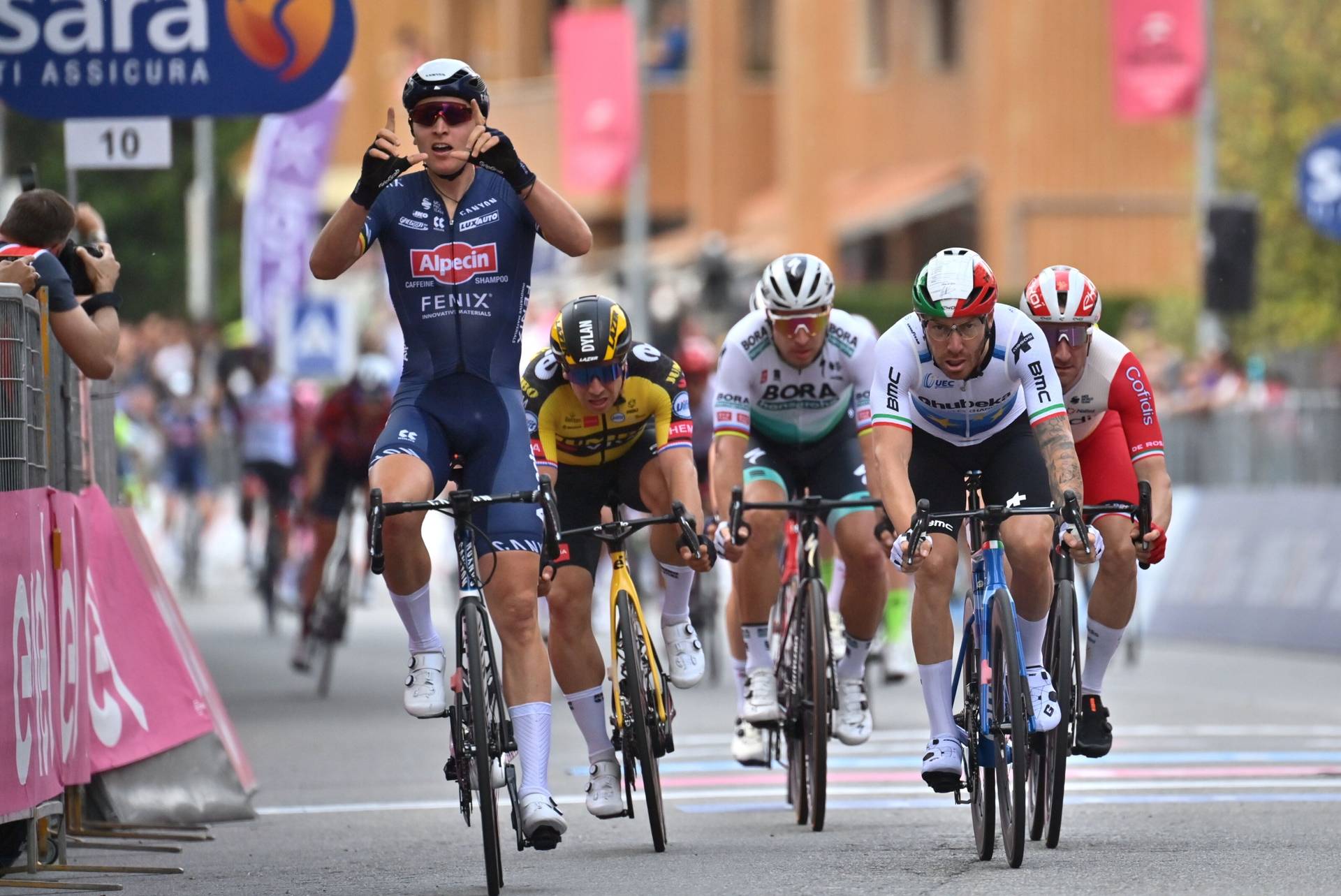 Giro d'Italia. Мерлье первым пересек финишную черту