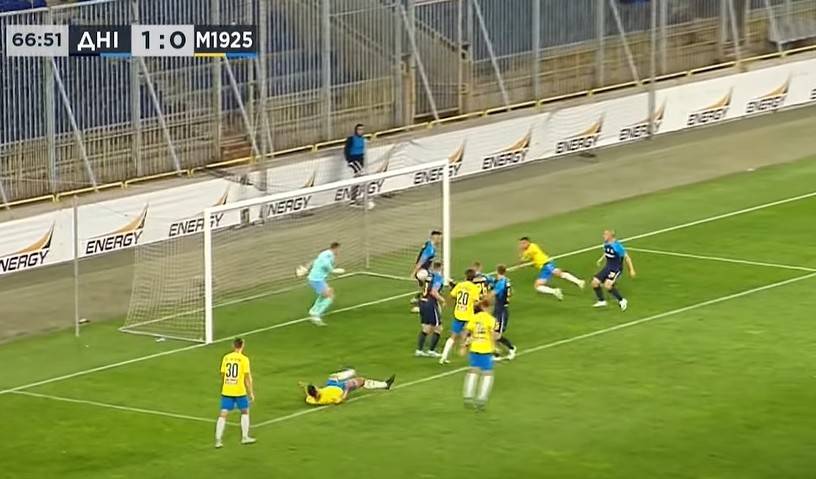Вершина абсурду. Непризначений пенальті у ворота Дніпра-1