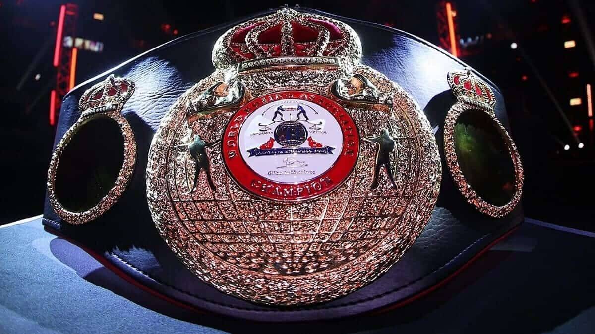Відомо, коли визначиться чемпіон WBA у першій важкій вазі 