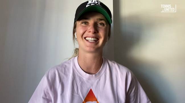 ТikTok реально опасен! Свитолина повредила шею, когда записывала один из танцев для подписчиков