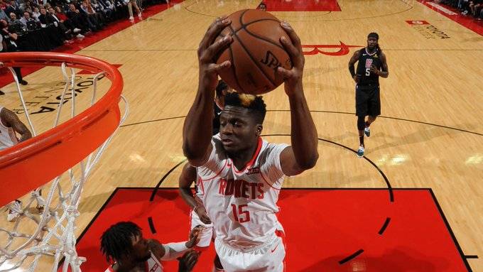 Центровой «Хьюстона» повторил легендарное достижение Денниса Родмана