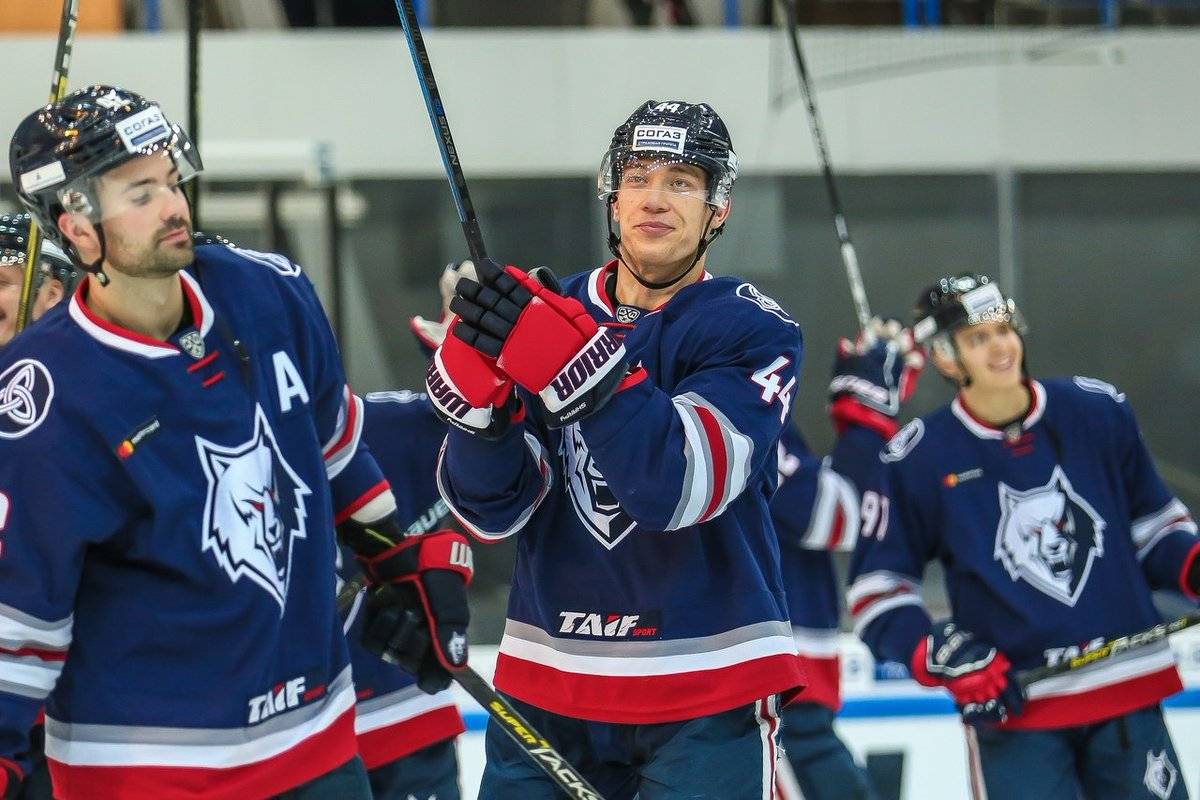 Серию «Нефтехимика» не сумел остановить даже лидер конференции, СКА дома уступил «Локомотиву»