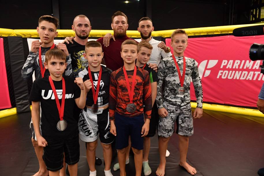В Киеве состоялся турнир по MMA среди детей. Спортсменов поддержал Конор Макгрегор