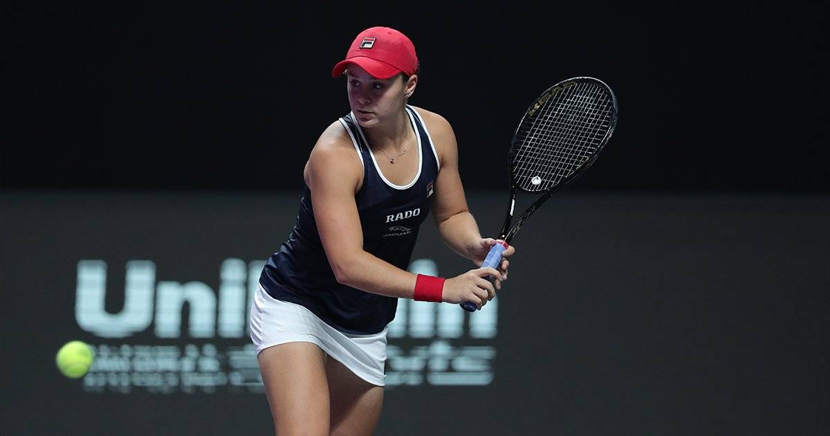 Барти проиграла первый сет, но затем уничтожила Бенчич на Итоговом турнире