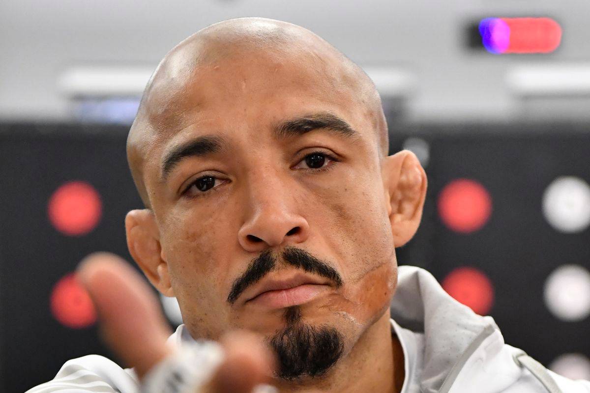 Колишній чемпіон UFC у лютому проведе дебютний бій в професійному боксі