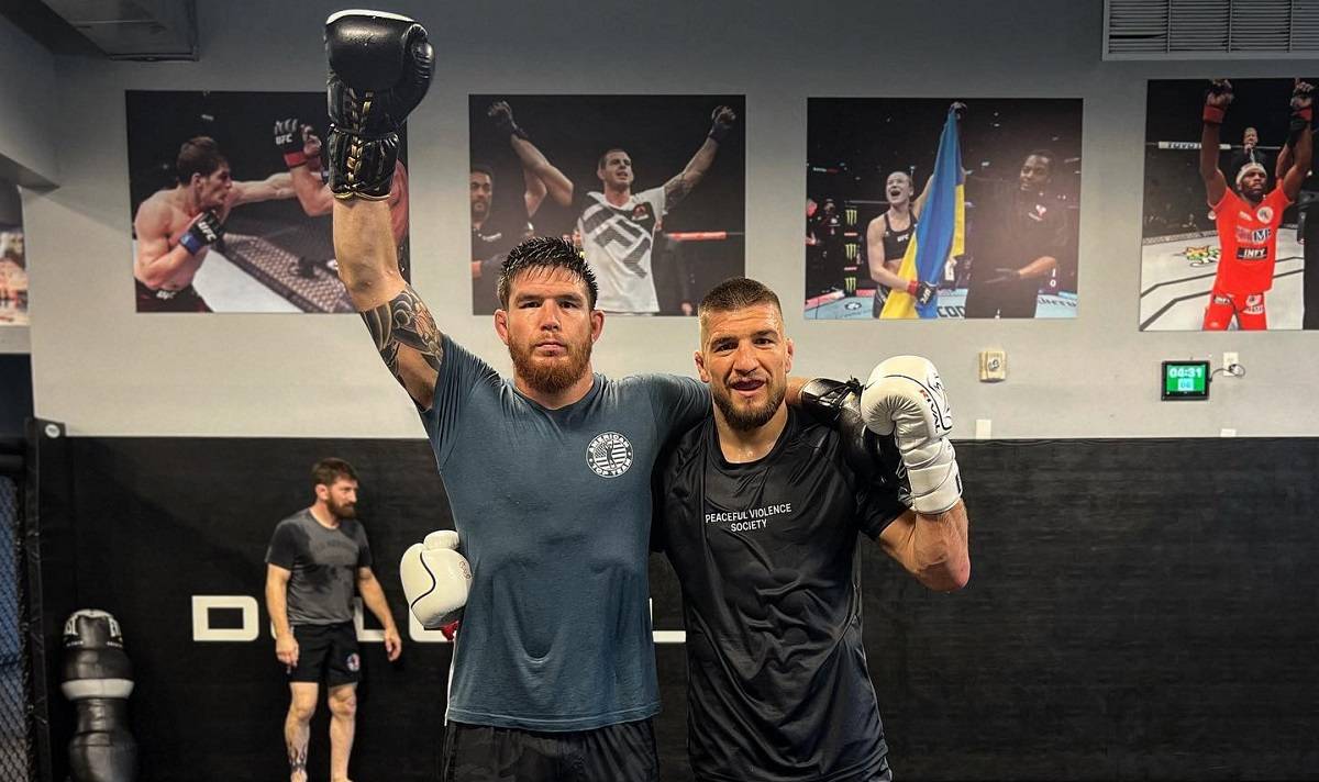Амосов вболівав проти росіянина на Bellator 290
