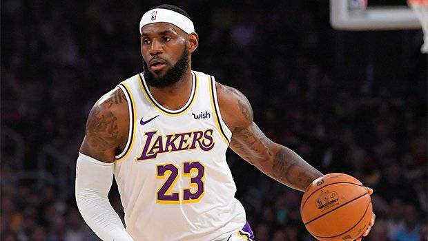 Школьная игровая майка Леброна Джеймса была продана более чем за 150 тысяч долларов