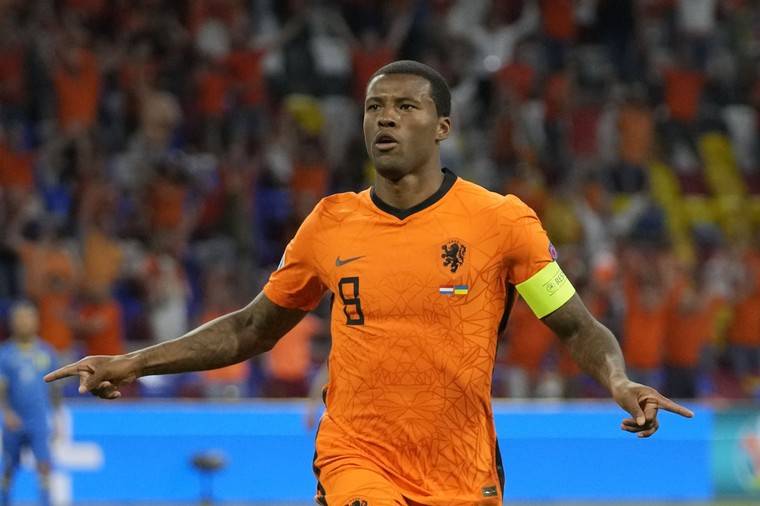 Вейналдум: « При 2: 0 повинні були доводити матч з Україною до кінця »
