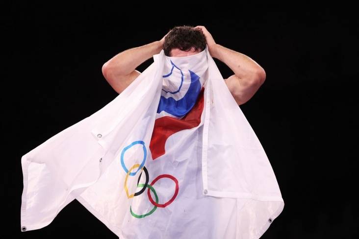 МОК не намерен менять политику допуска россиян к турнирам под нейтральным флагом