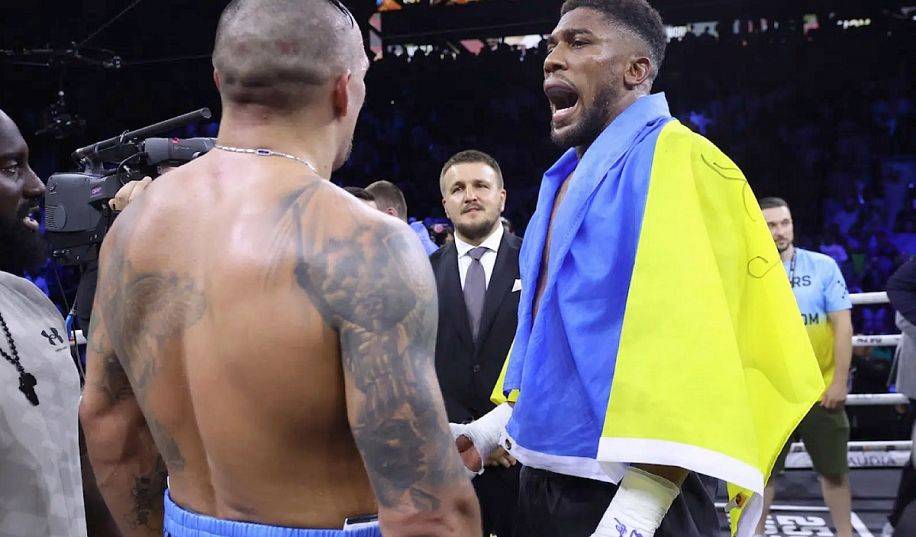 Усик – про дії Джошуа після бою: «Хворий, чи що?»