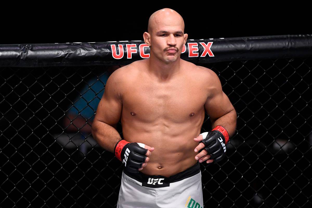 Екс-чемпіон UFC продовжить кар'єру в боксі. Він уже кинув виклик Джошуа, Уайлдеру і Ф'юрі