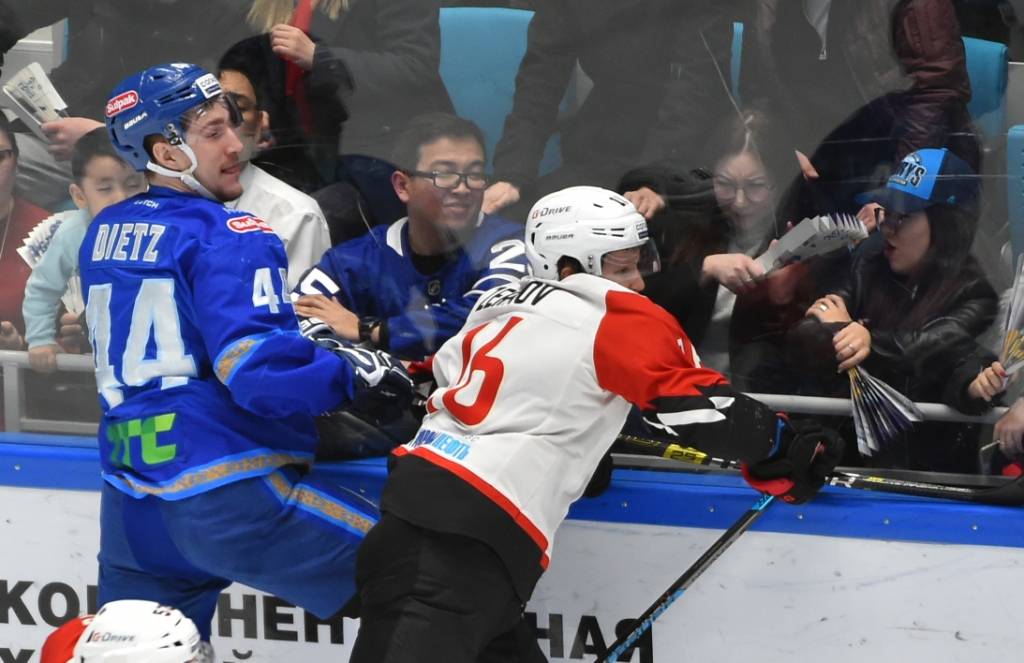 «Салават» нанес «Автомобилисту» первое поражение в плей-офф, «Авангард» победил в Астане