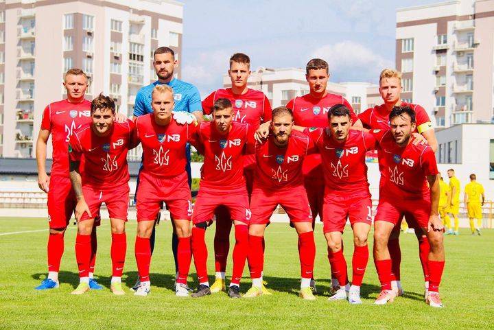 Нива Бузова перемогла Буковину і наздогнала Карпати