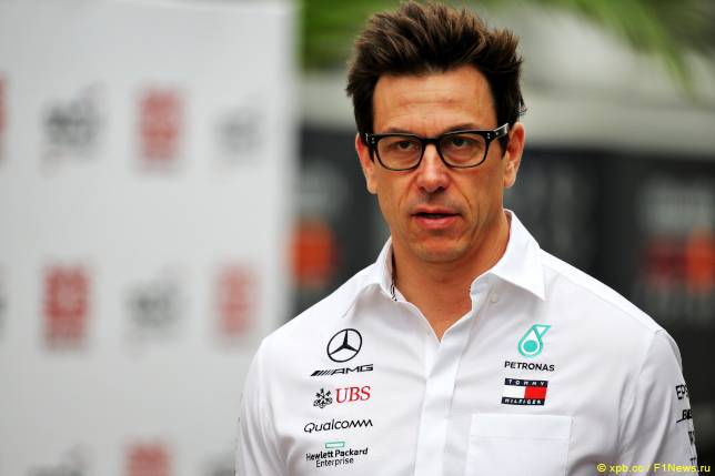 Вольфф: «В гонке пилотам Mercedes надо нормально проехать первые повороты, а дальше будет видно»