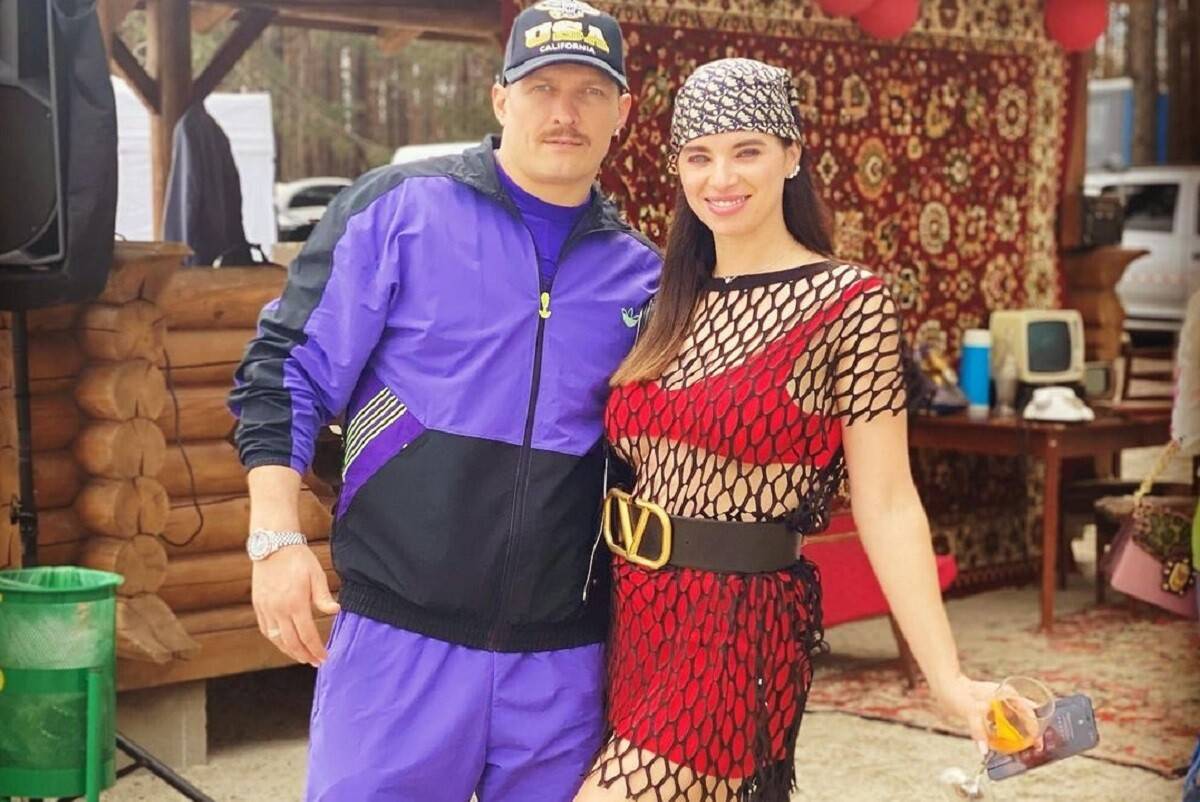 Жена Усика продемонстрировала аппетитные формы в купальнике