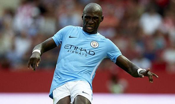 Мангаля продлил контракт с «Манчестер Сити»