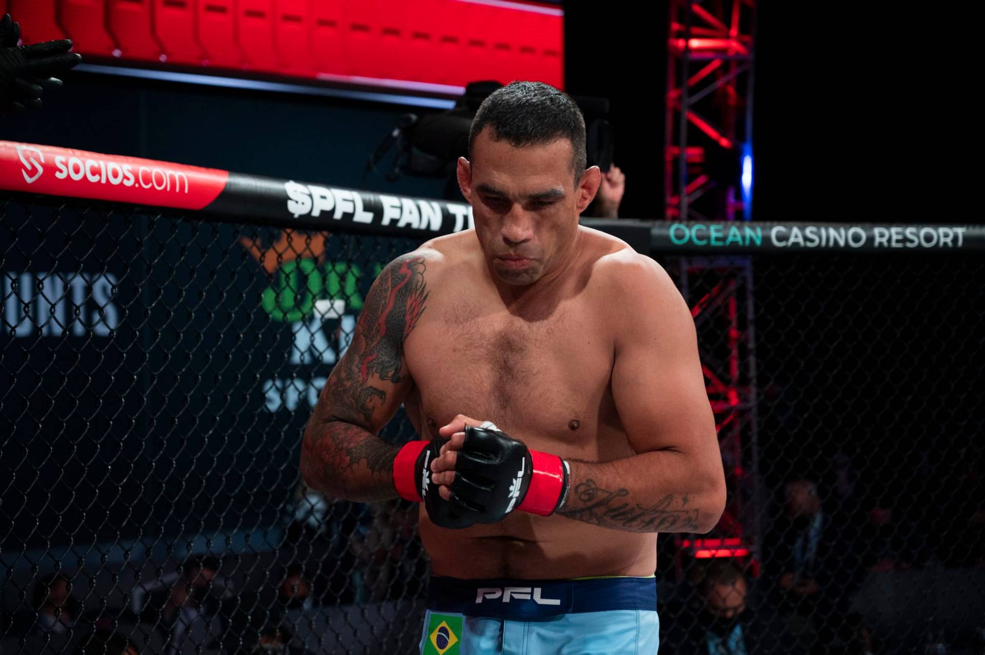 У экс-чемпиона UFC диагностировали отек мозга. Он намерен вскоре вернуться к тренировкам